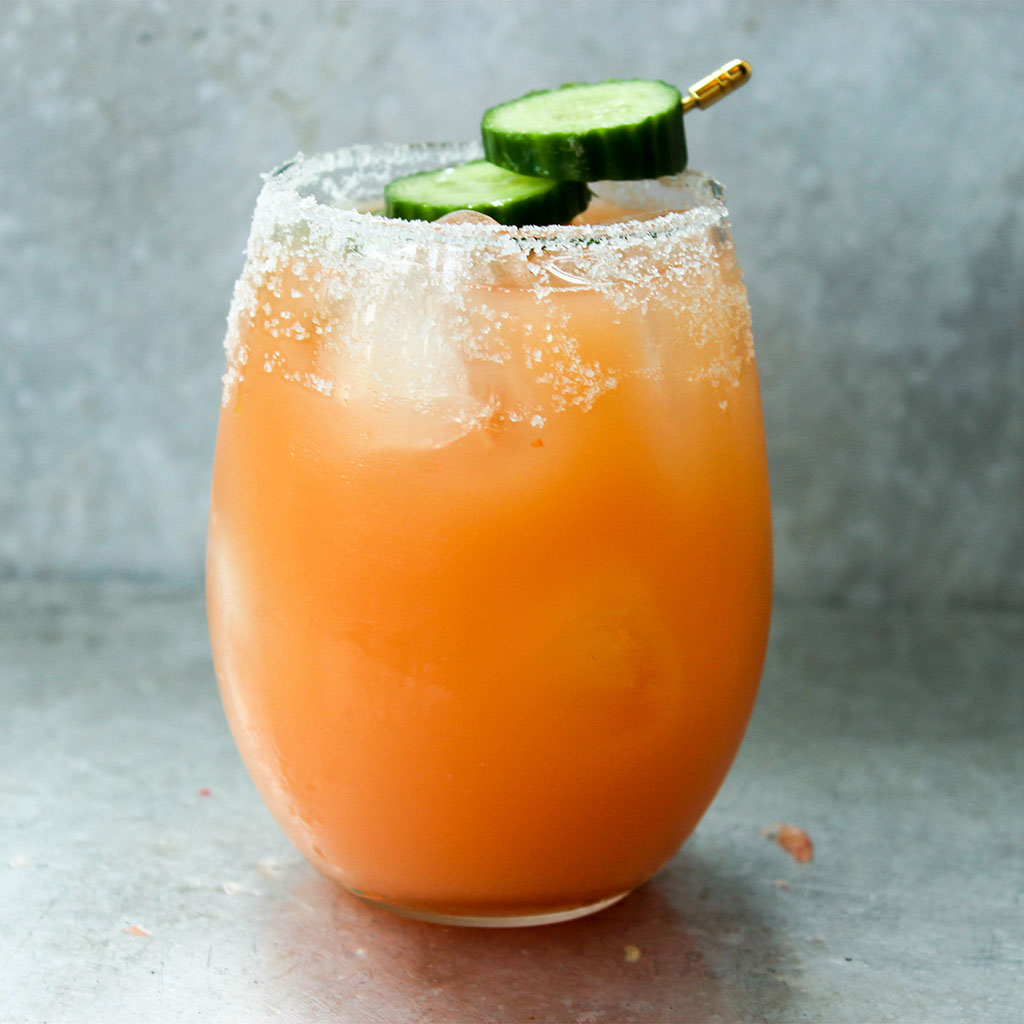 salty dog "salty dog"意为"咸狗",比喻英国船上的甲板船员的俚语.